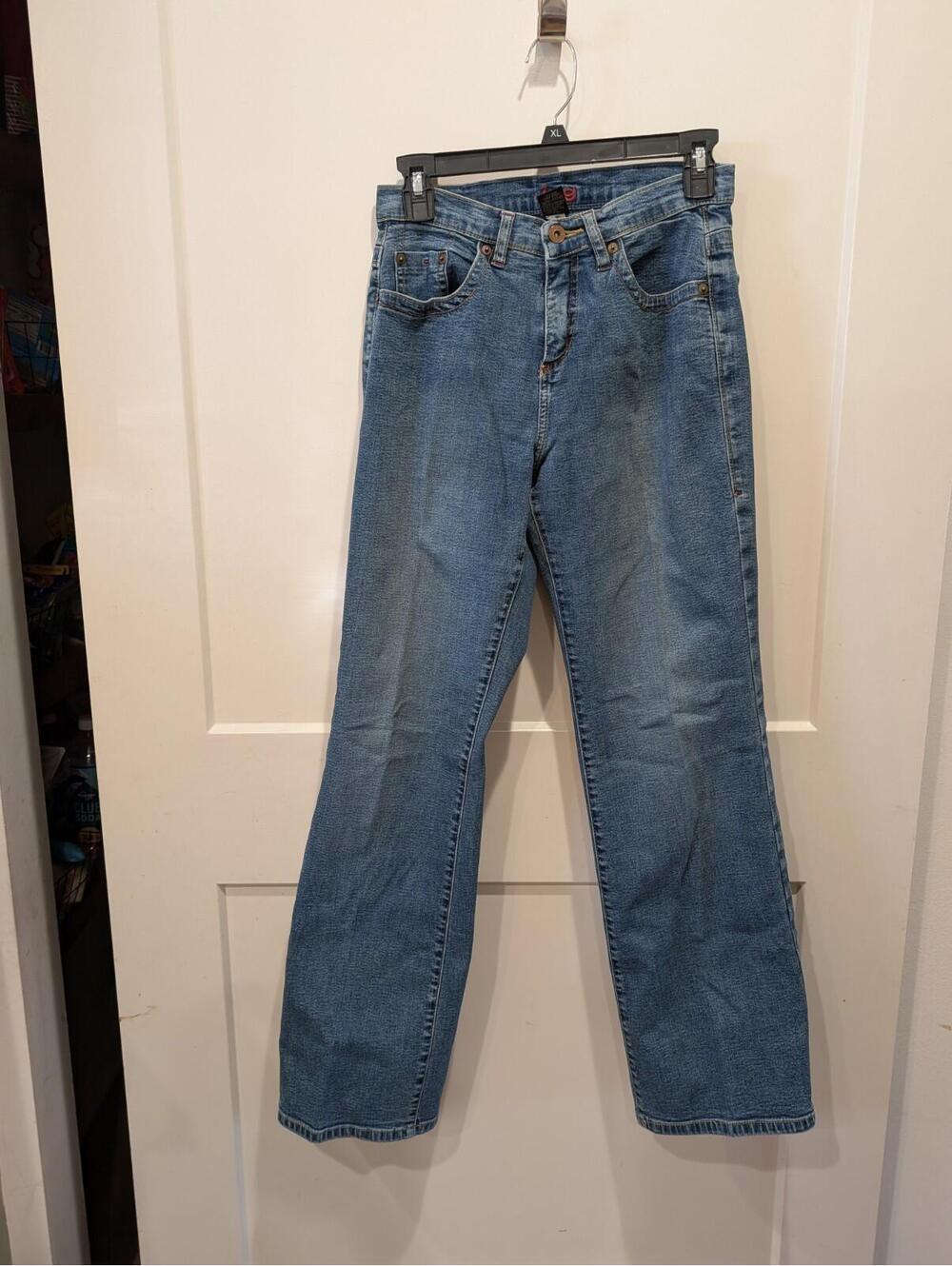 JAG Size 6P Straight Leg Medium Wash Women's Jeans in Great Condition